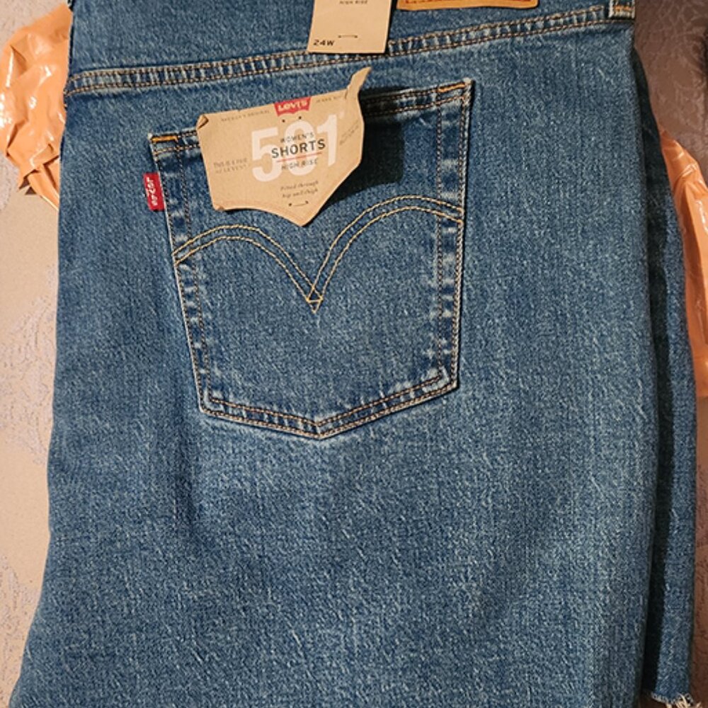 Levi's 501 Original Plus Size High Rise Denim Shorts - 24W - NWT - Picture 3 of 6